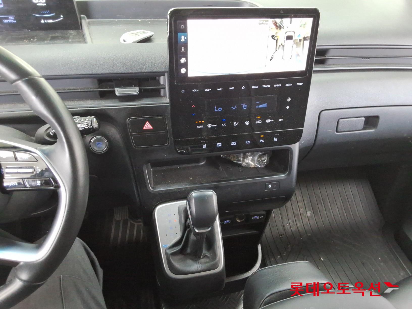 2023 - hyundai staria