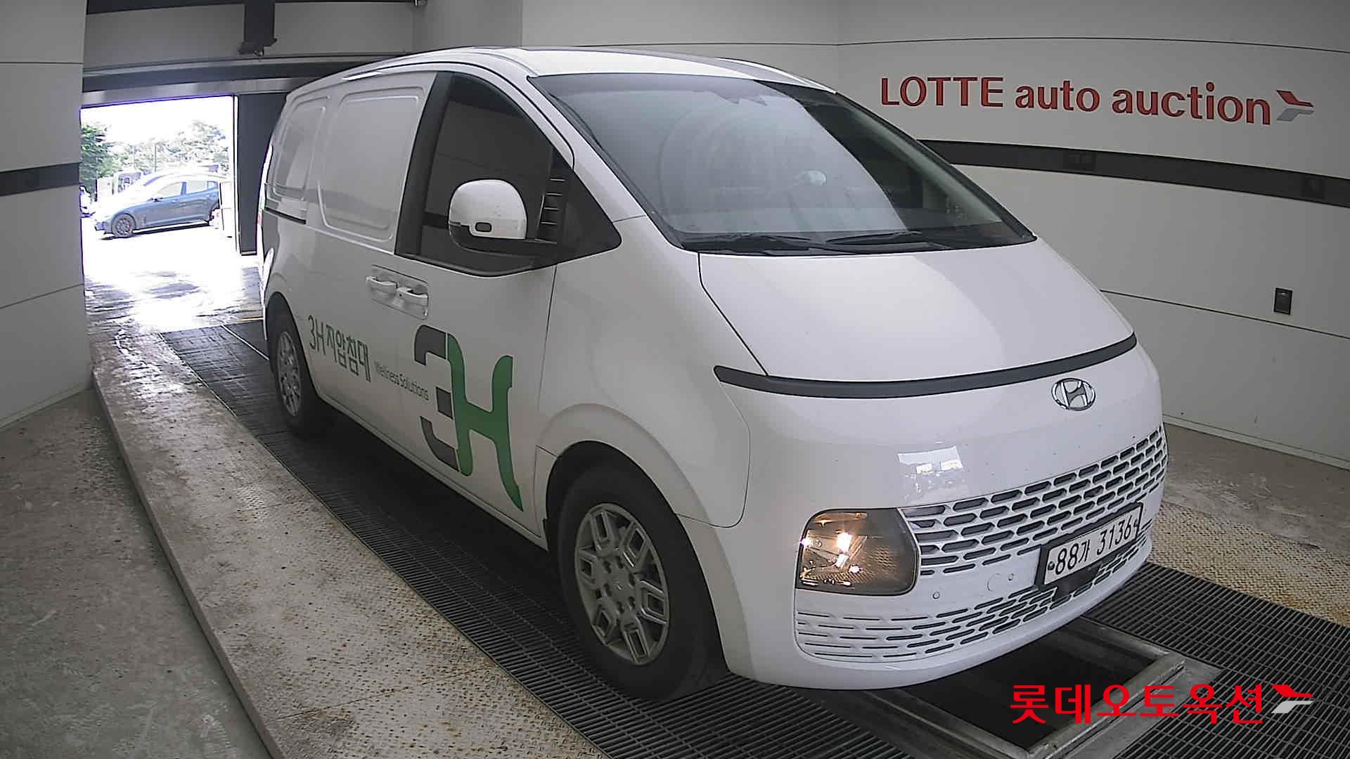2022 - hyundai staria