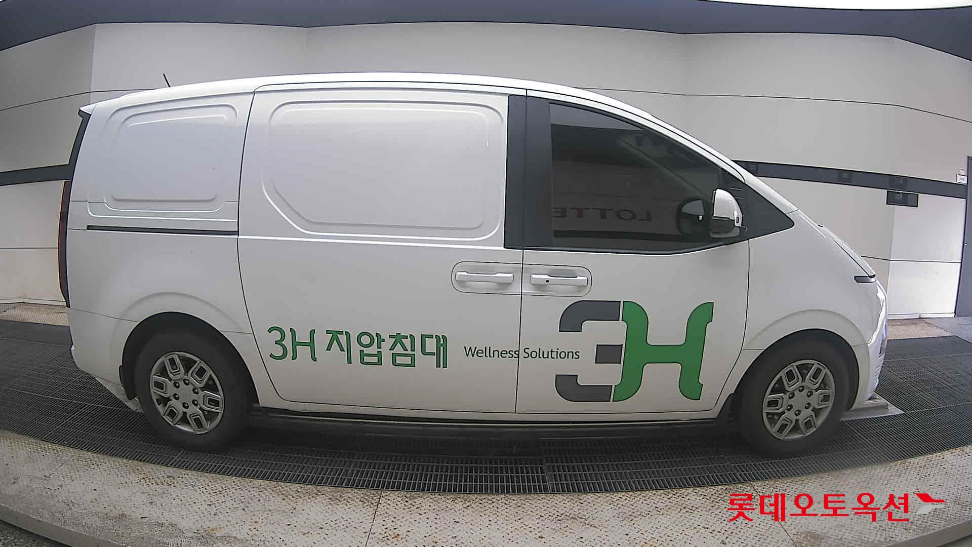 2022 - hyundai staria