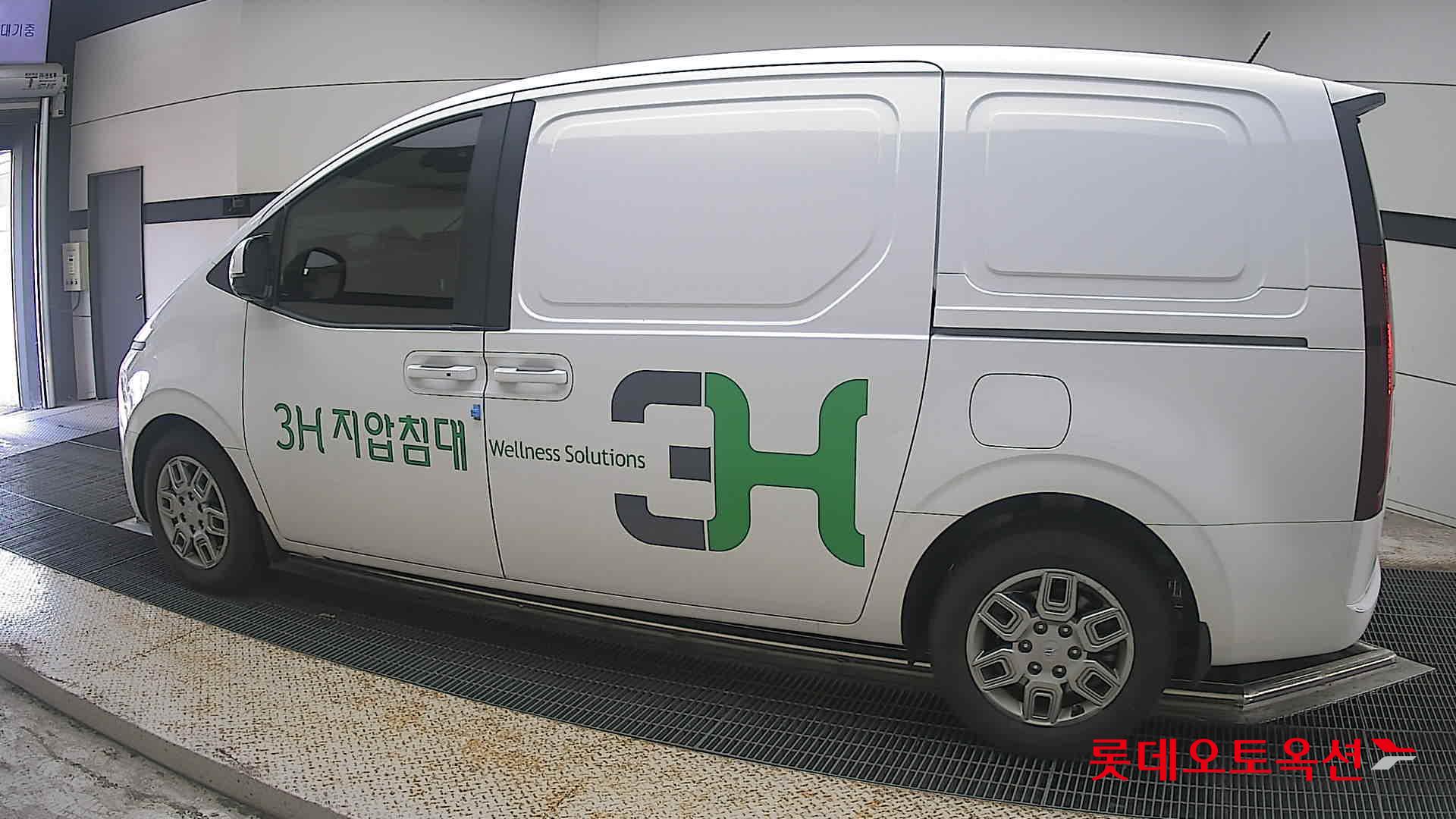 2022 - hyundai staria