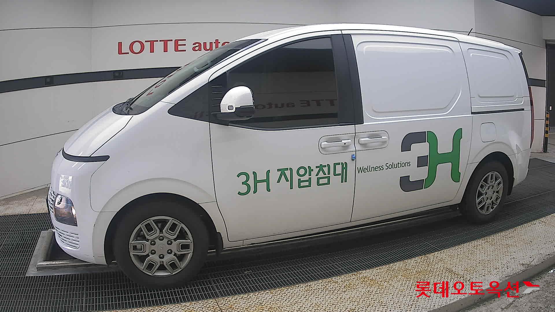 2022 - hyundai staria