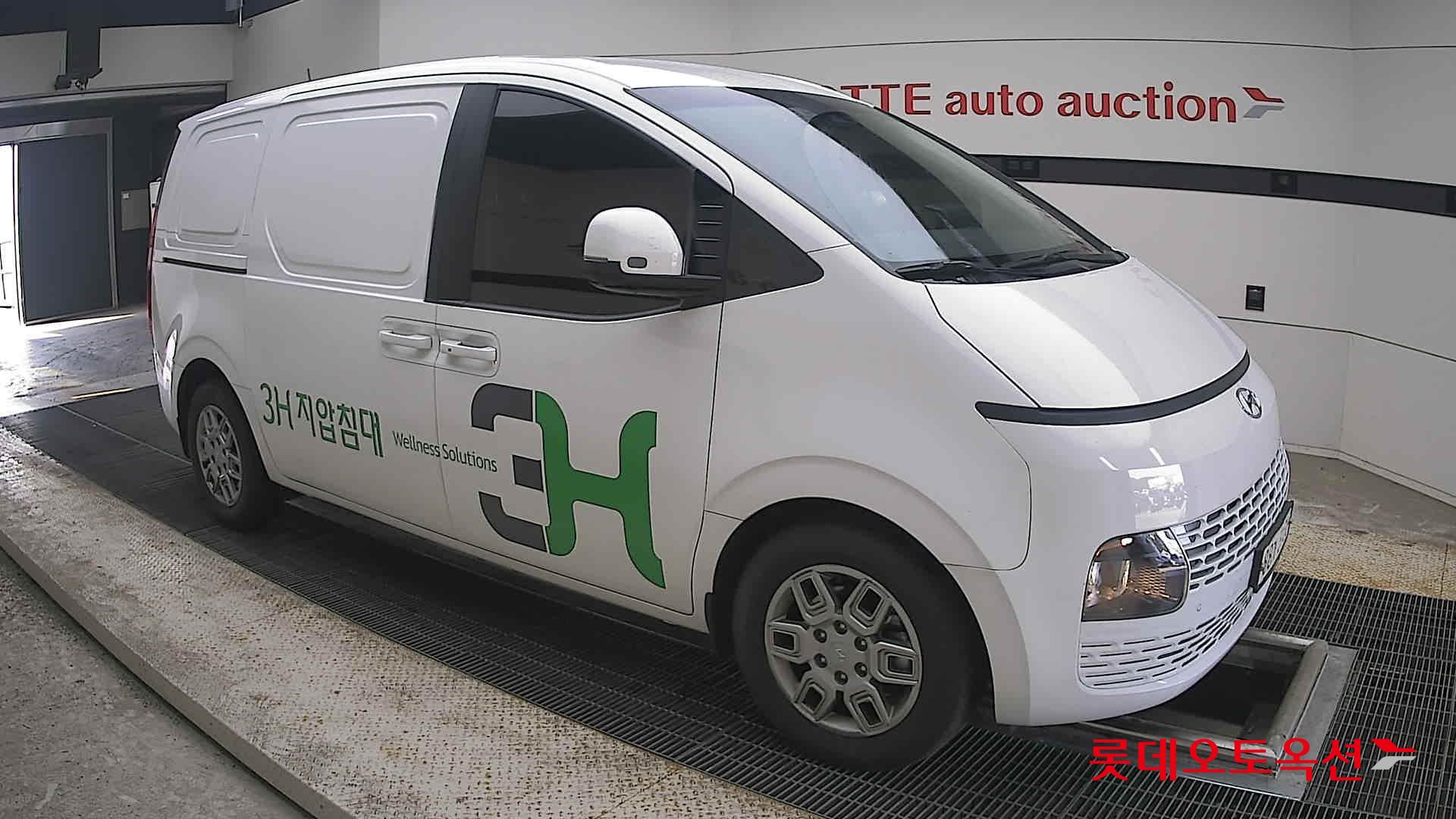2022 - hyundai staria