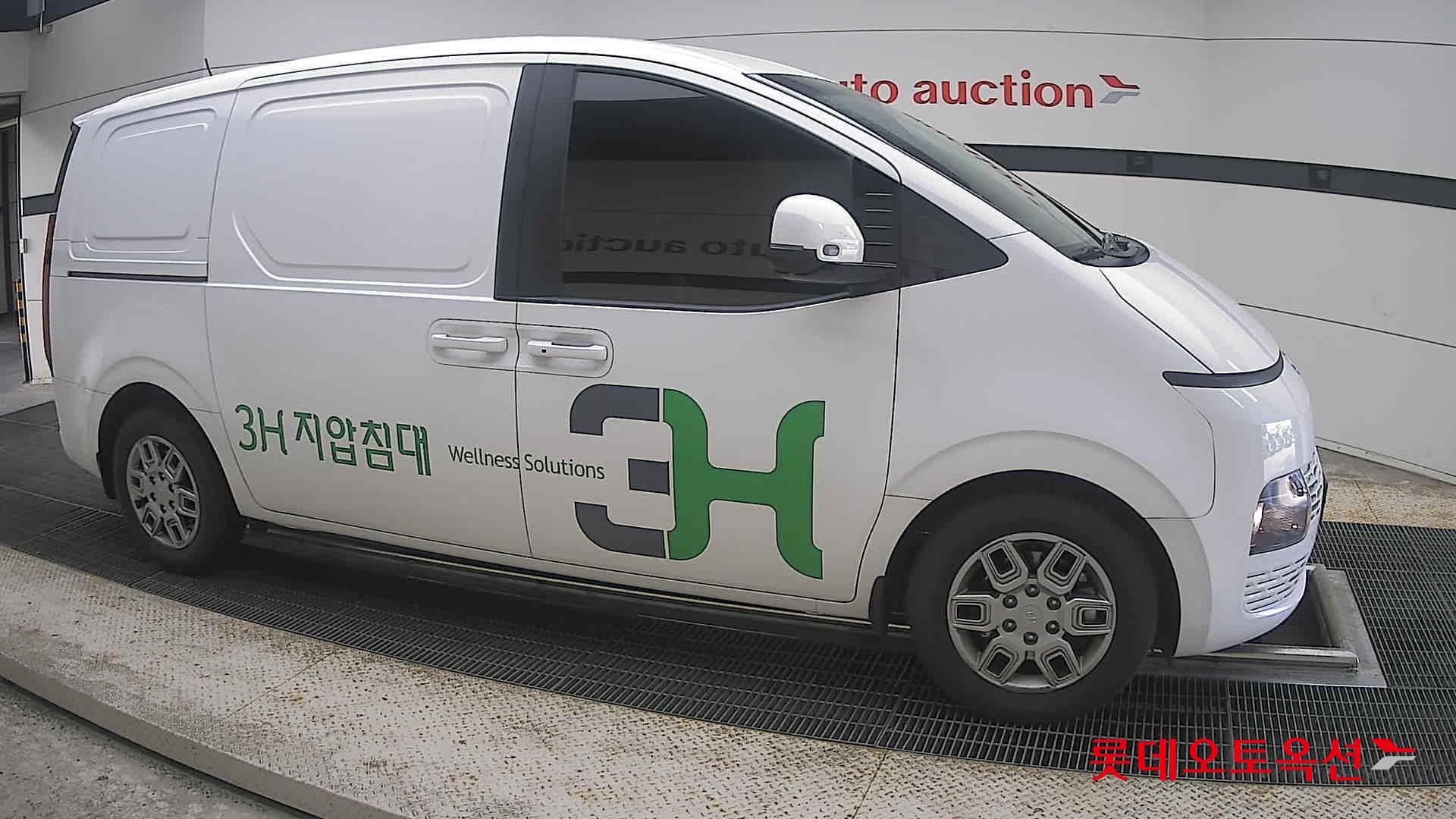 2022 - hyundai staria