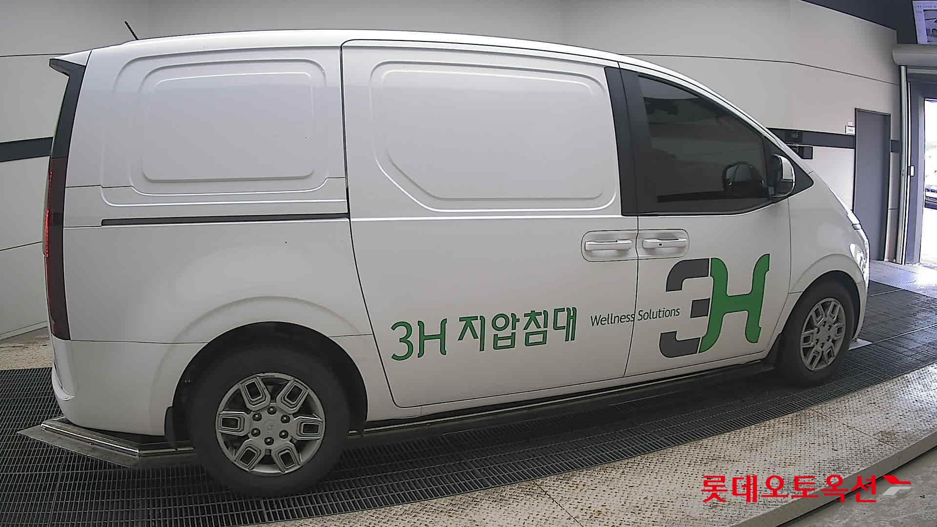 2022 - hyundai staria