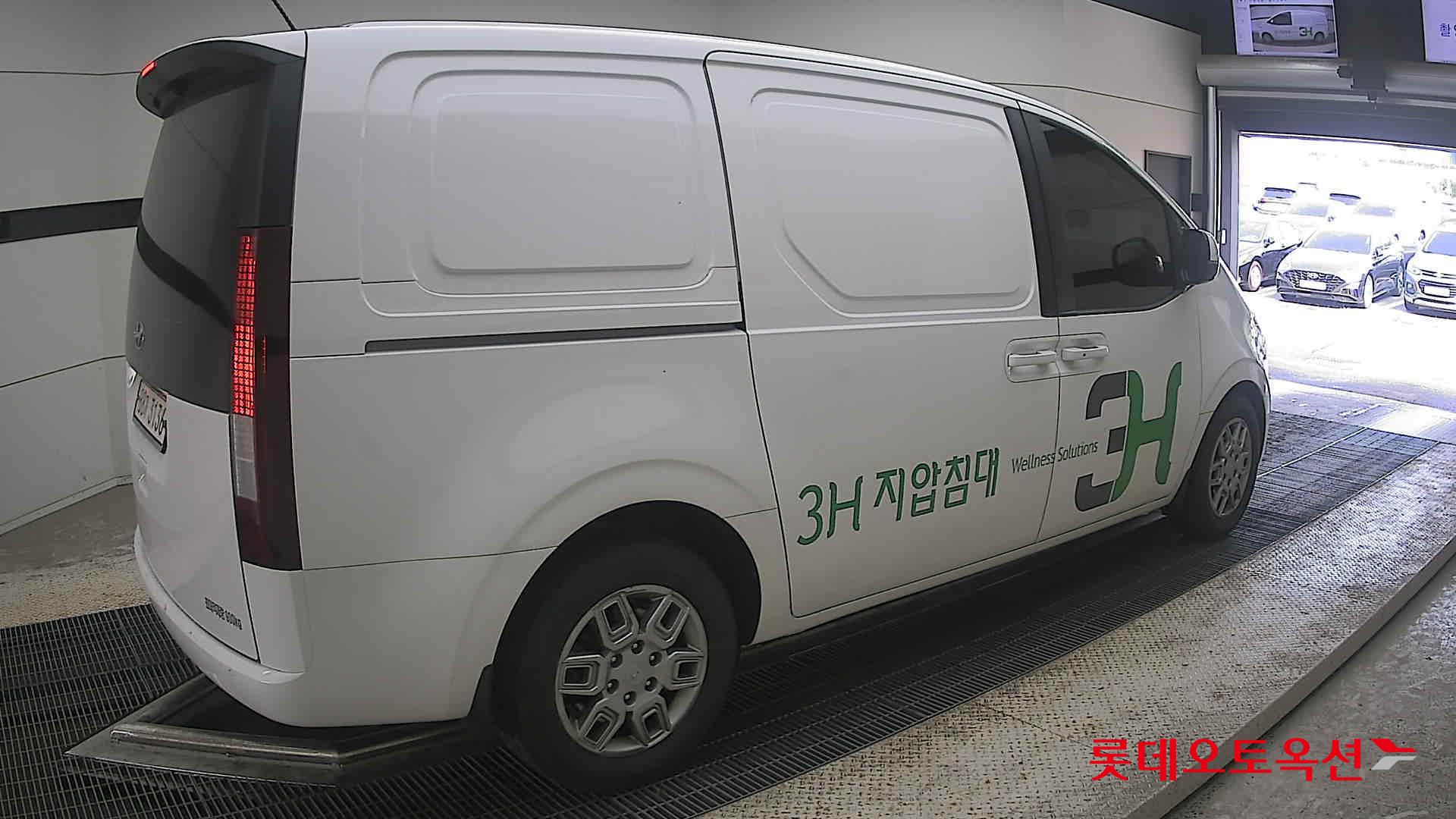 2022 - hyundai staria