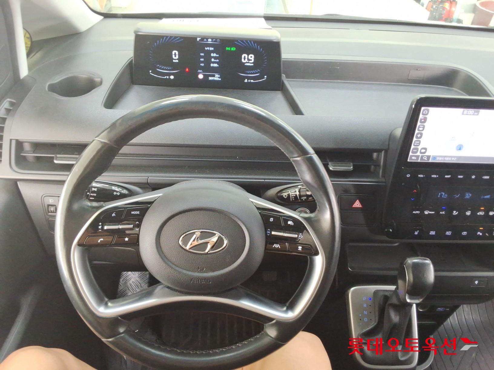 2022 - hyundai staria