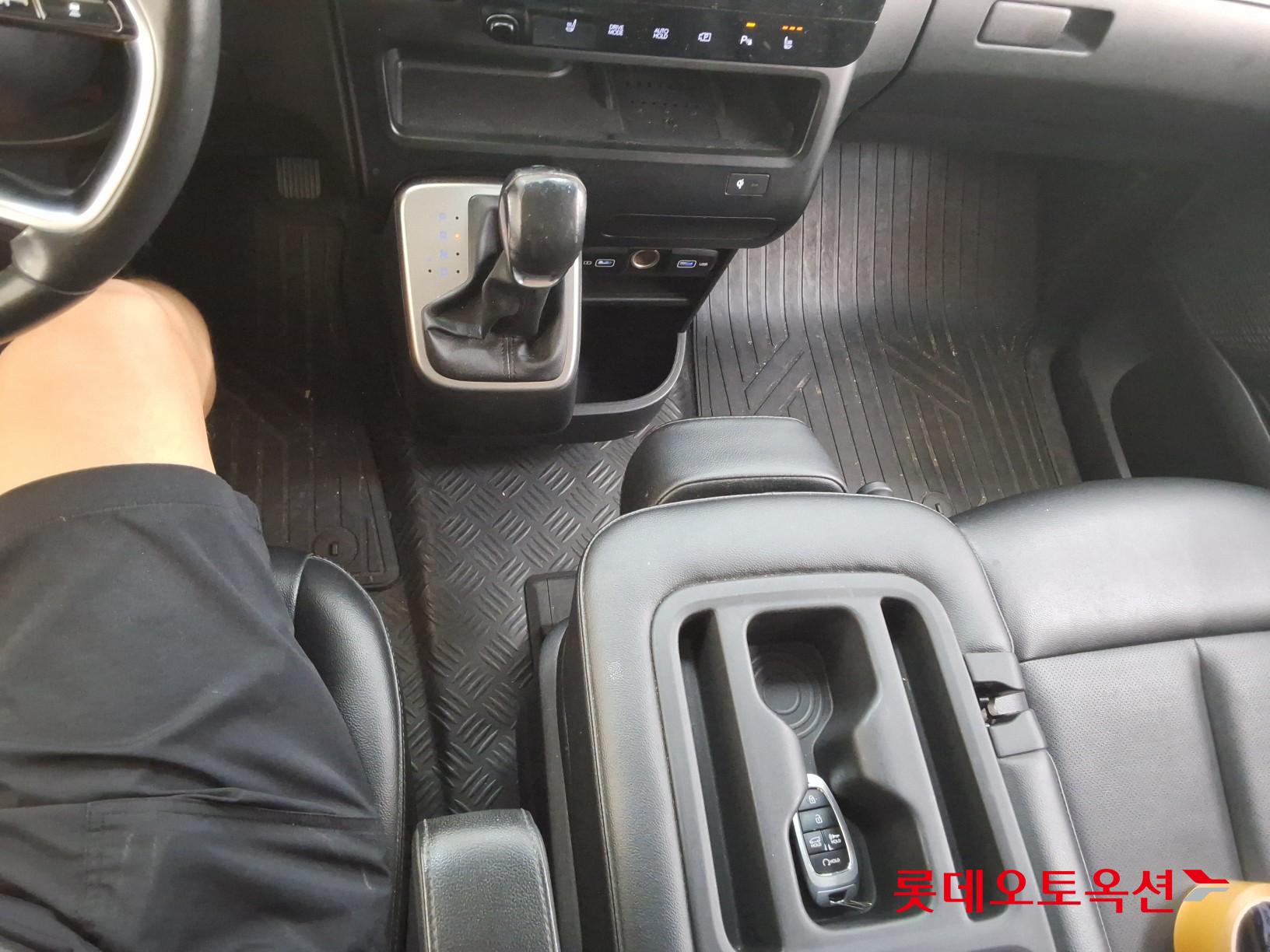 2022 - hyundai staria
