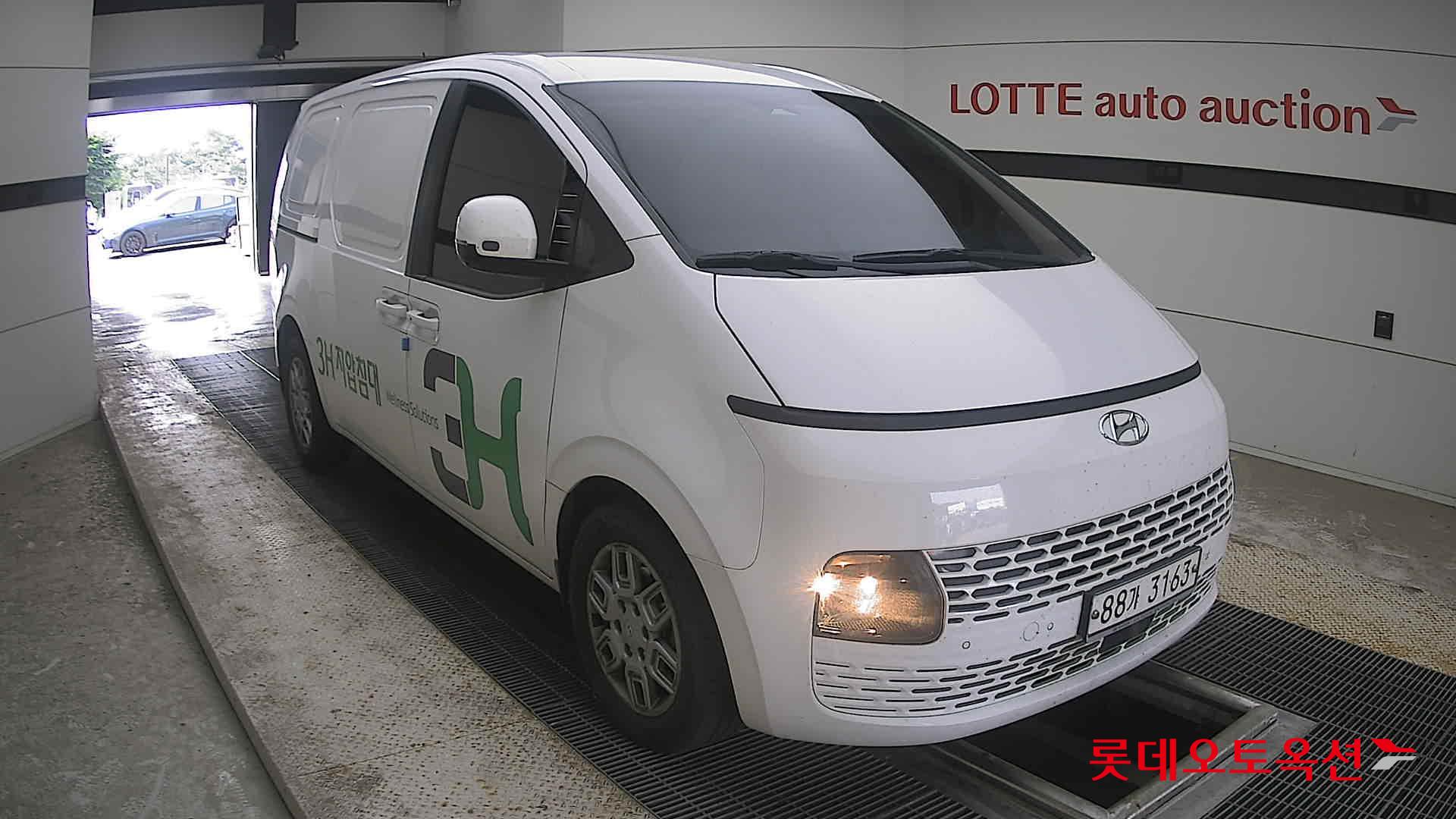 2022 - hyundai staria
