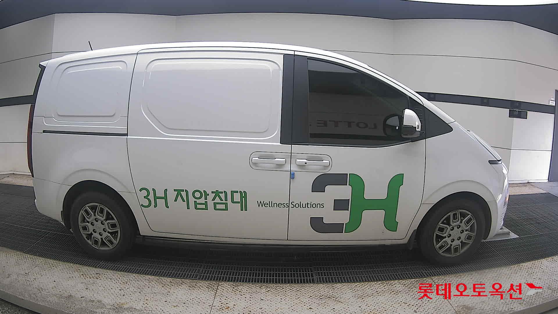 2022 - hyundai staria