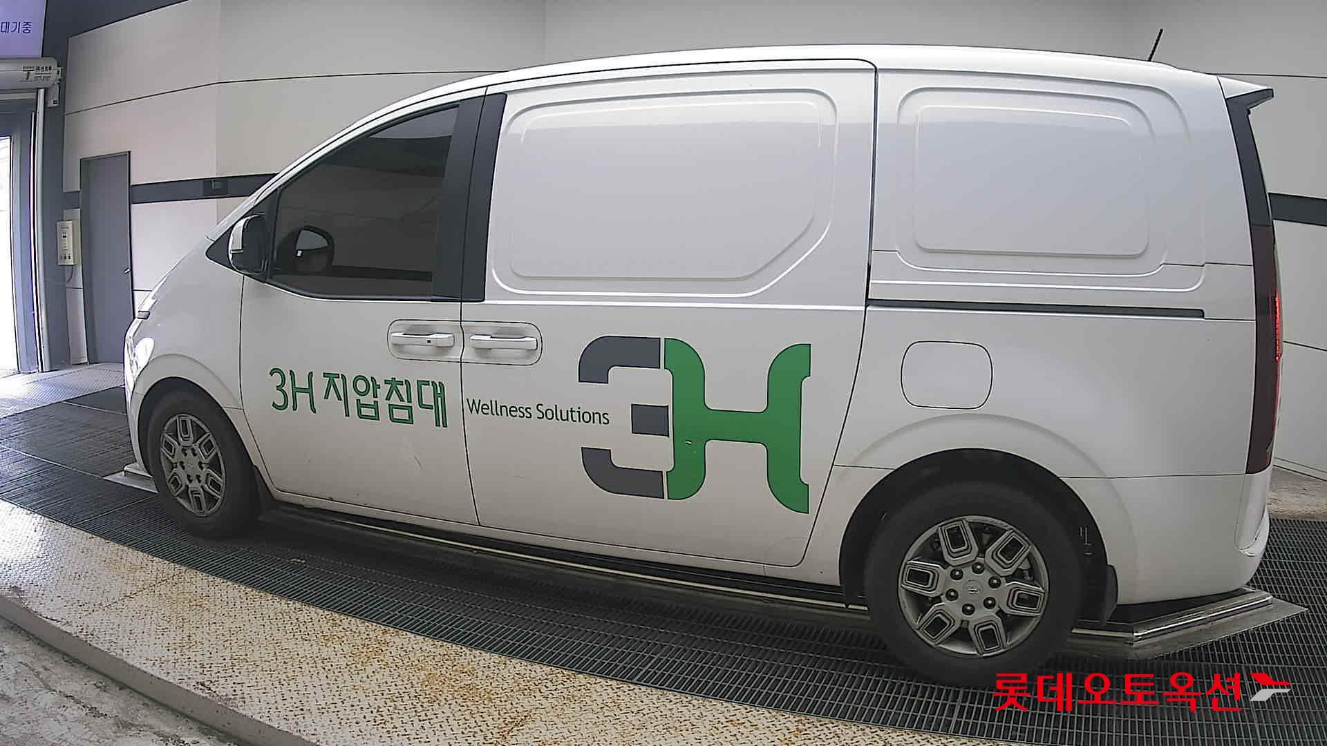 2022 - hyundai staria