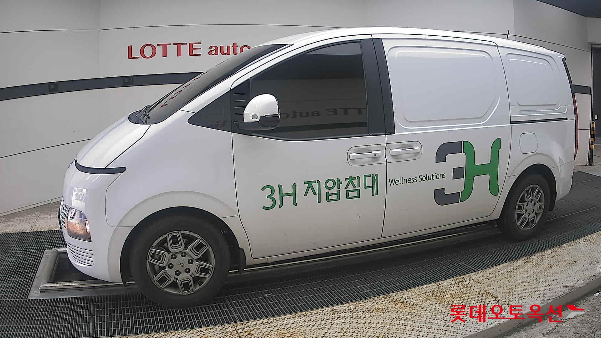 2022 - hyundai staria