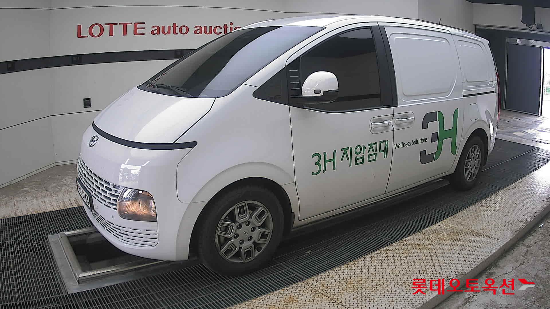 2022 - hyundai staria