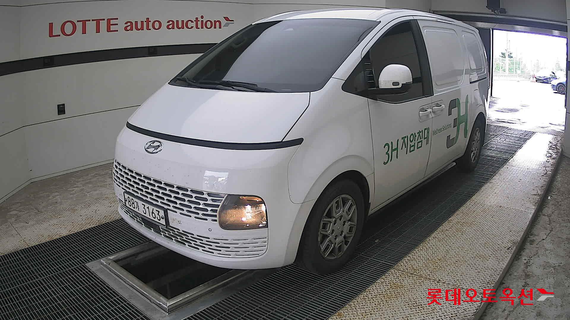 2022 - hyundai staria