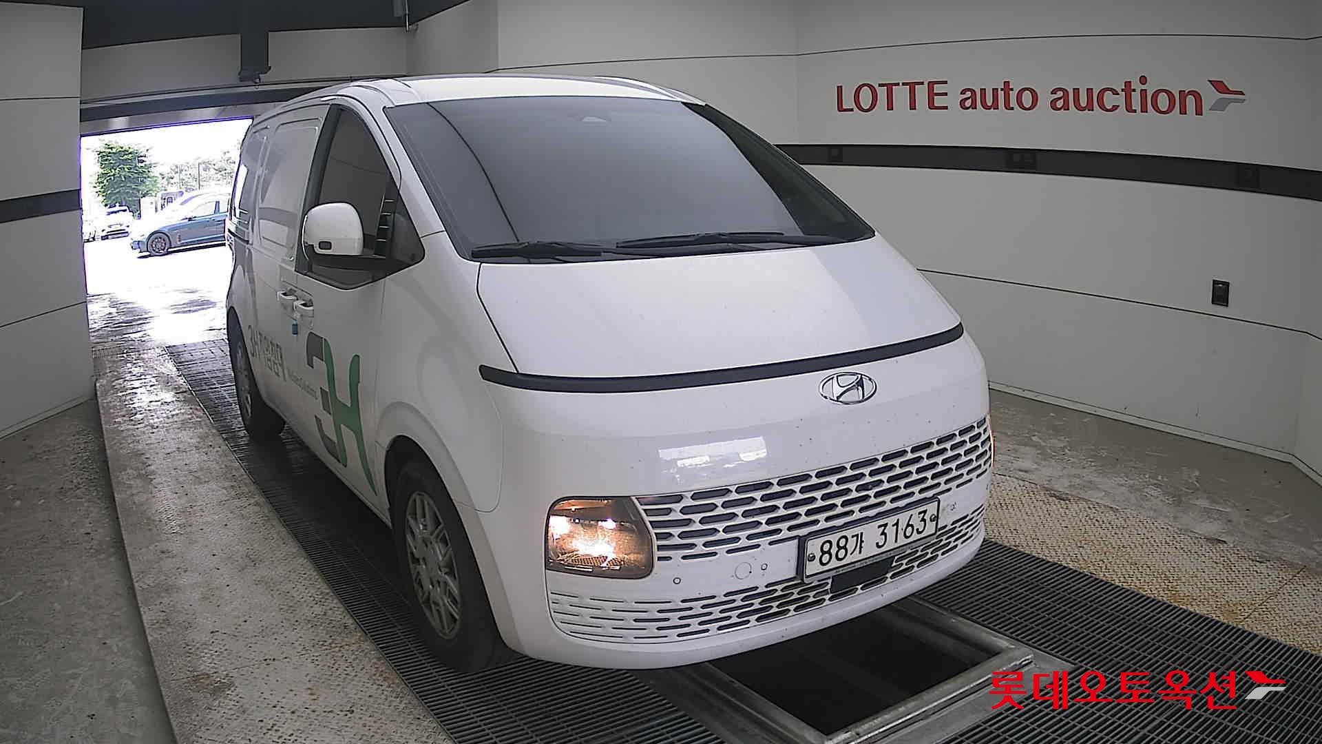 2022 - hyundai staria