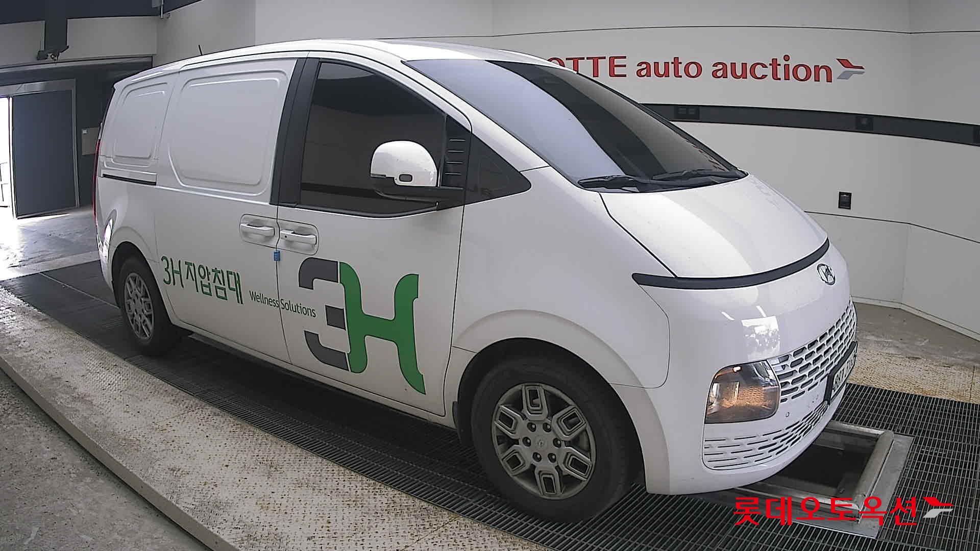 2022 - hyundai staria