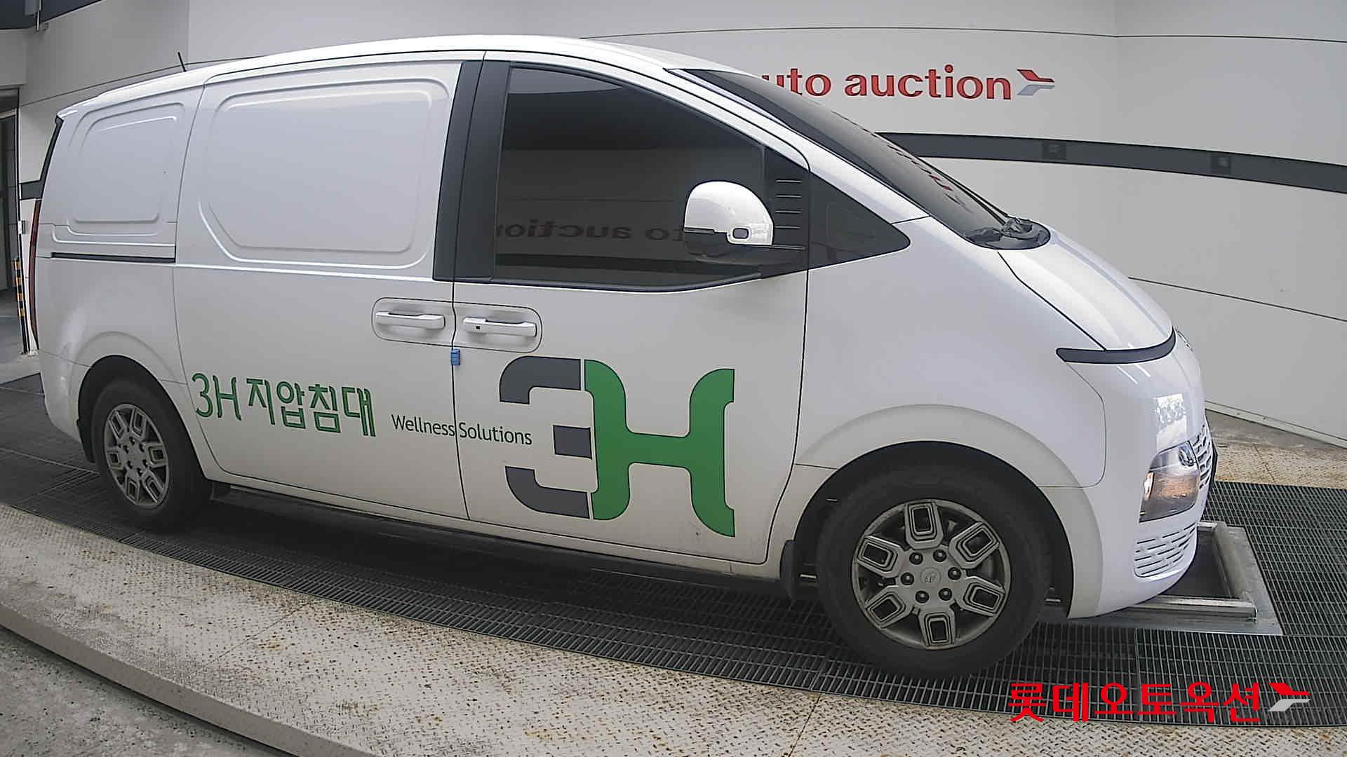 2022 - hyundai staria
