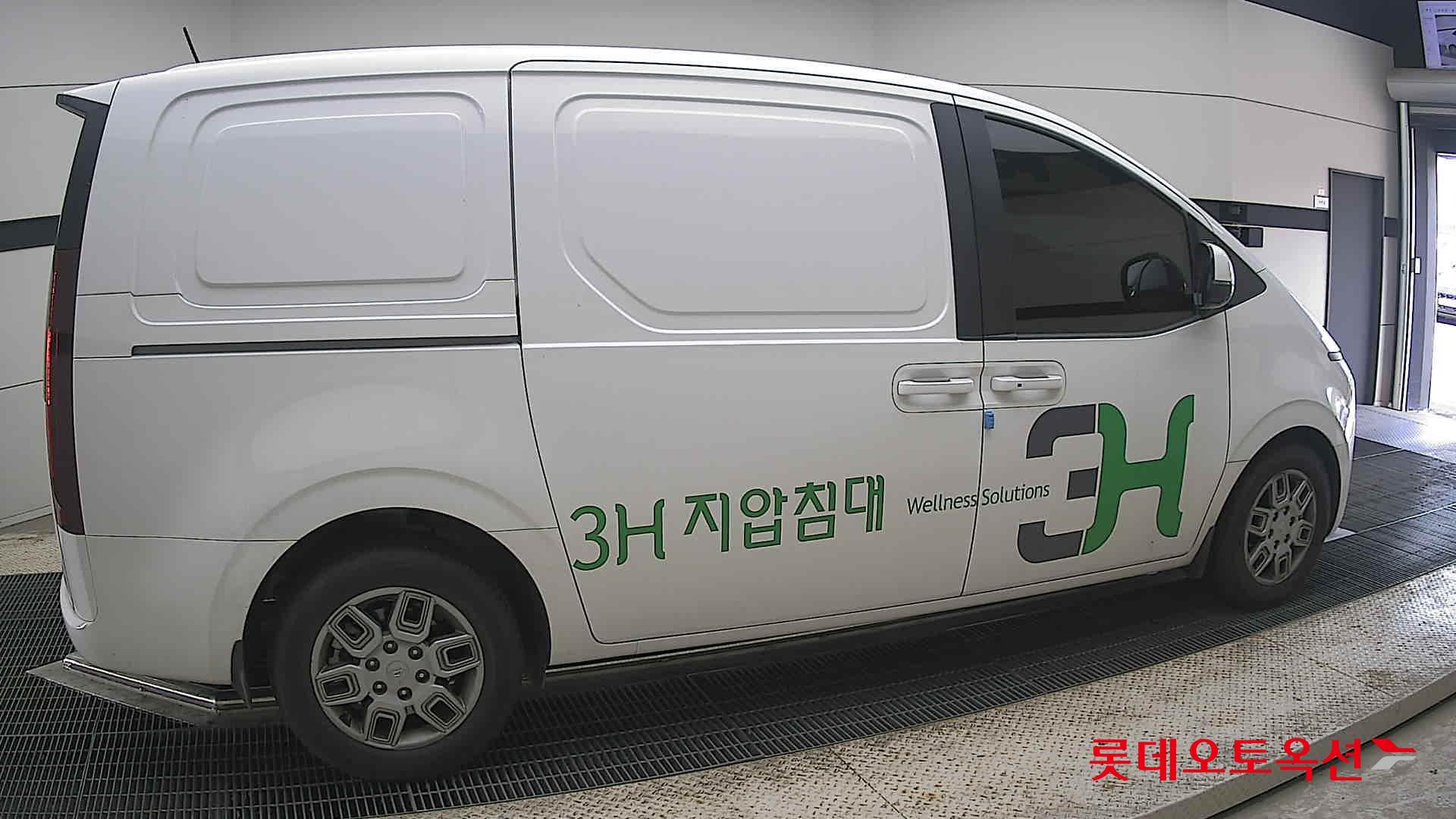 2022 - hyundai staria