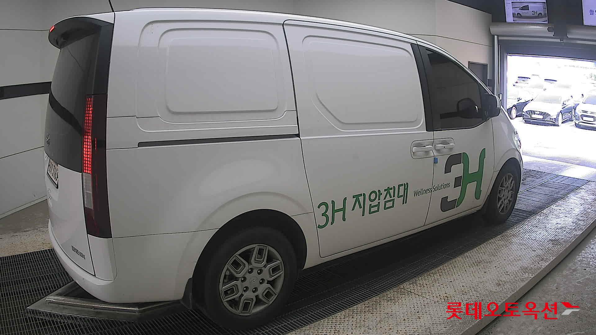 2022 - hyundai staria