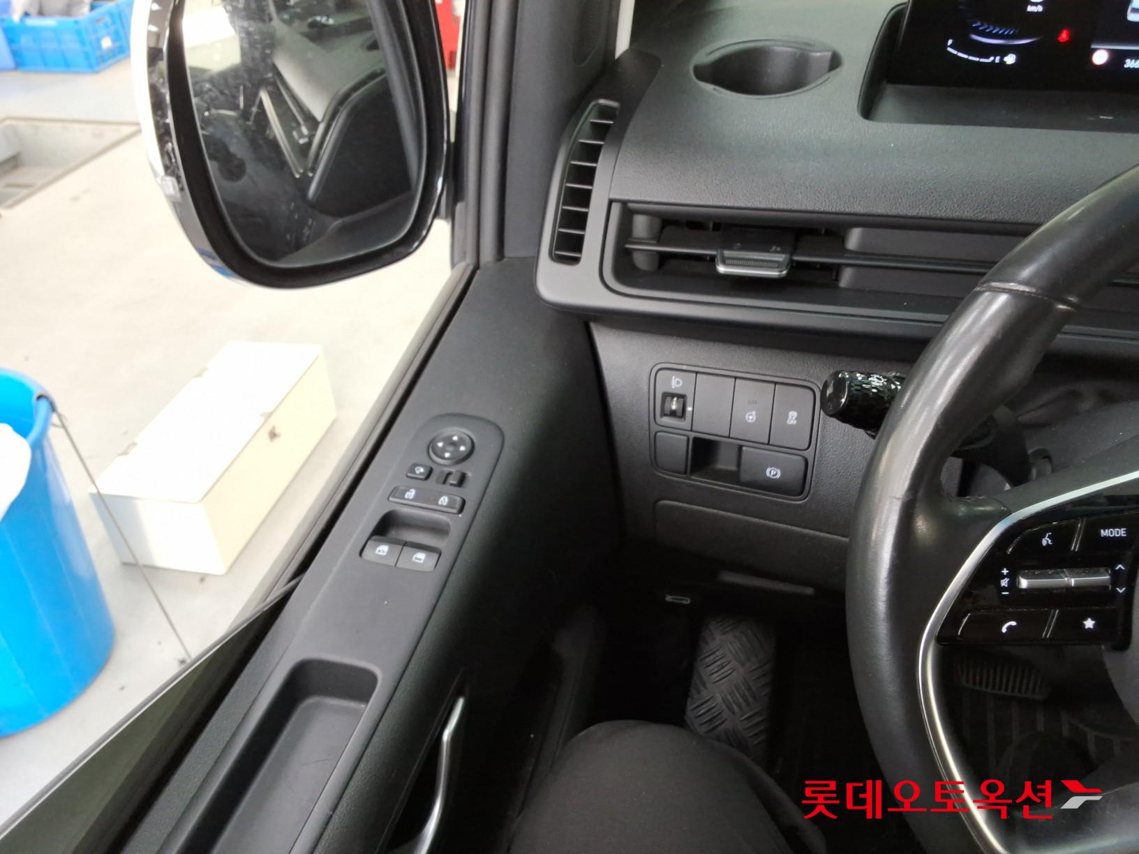 2022 - hyundai staria