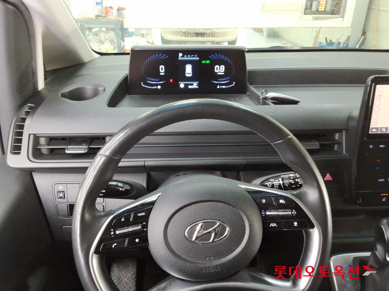 2022 - hyundai staria