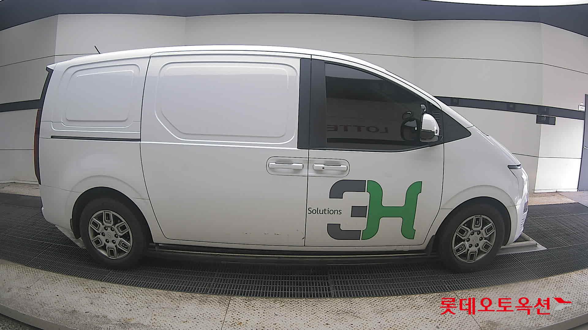 2022 - hyundai staria