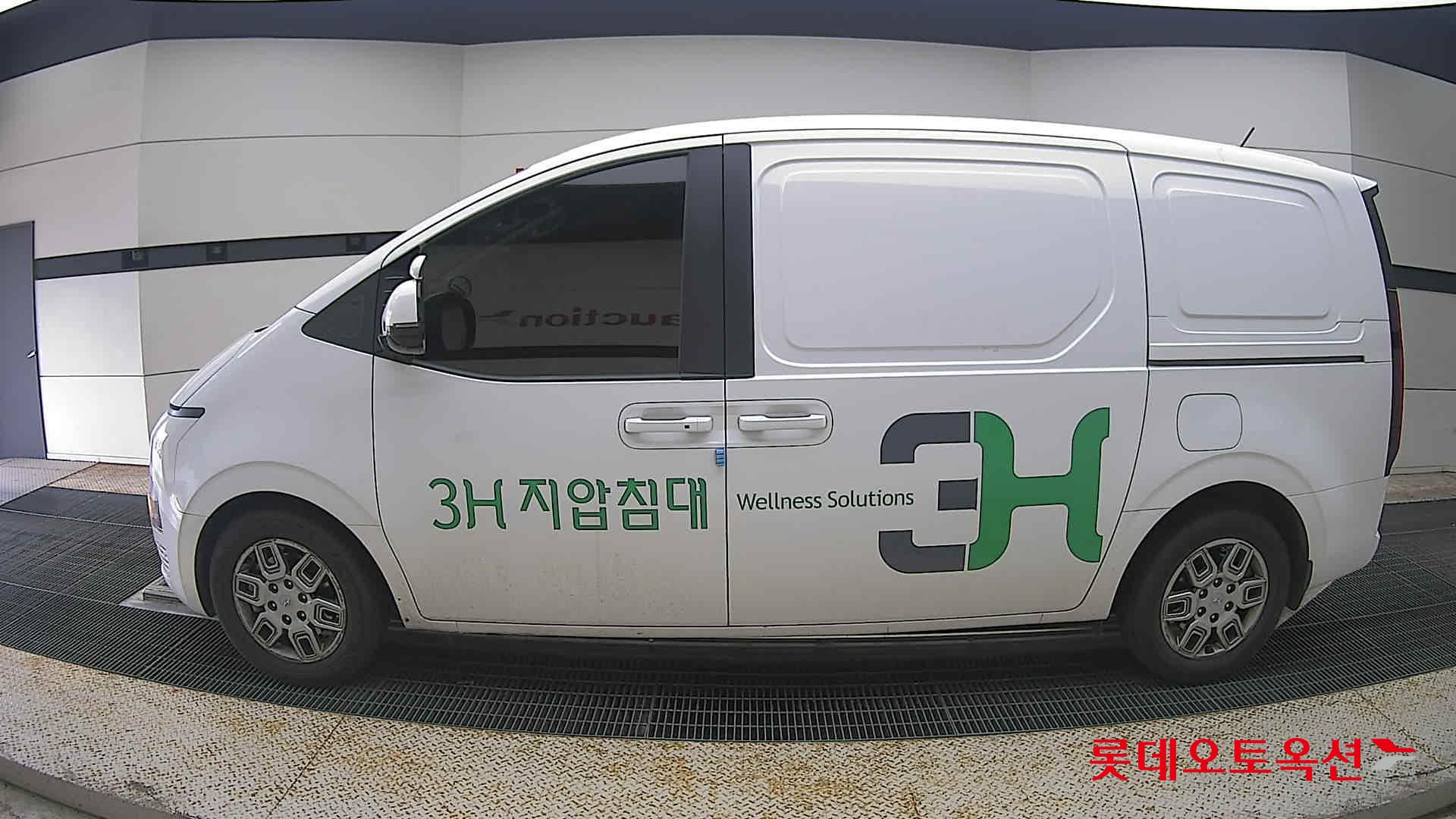 2022 - hyundai staria
