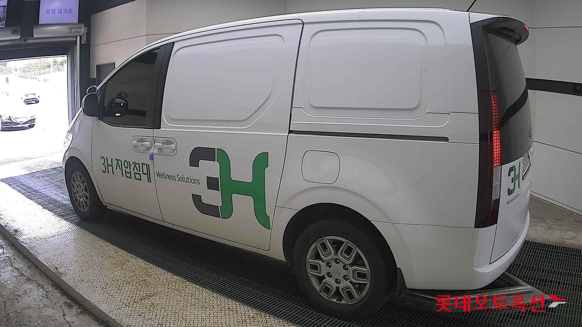 2022 - hyundai staria