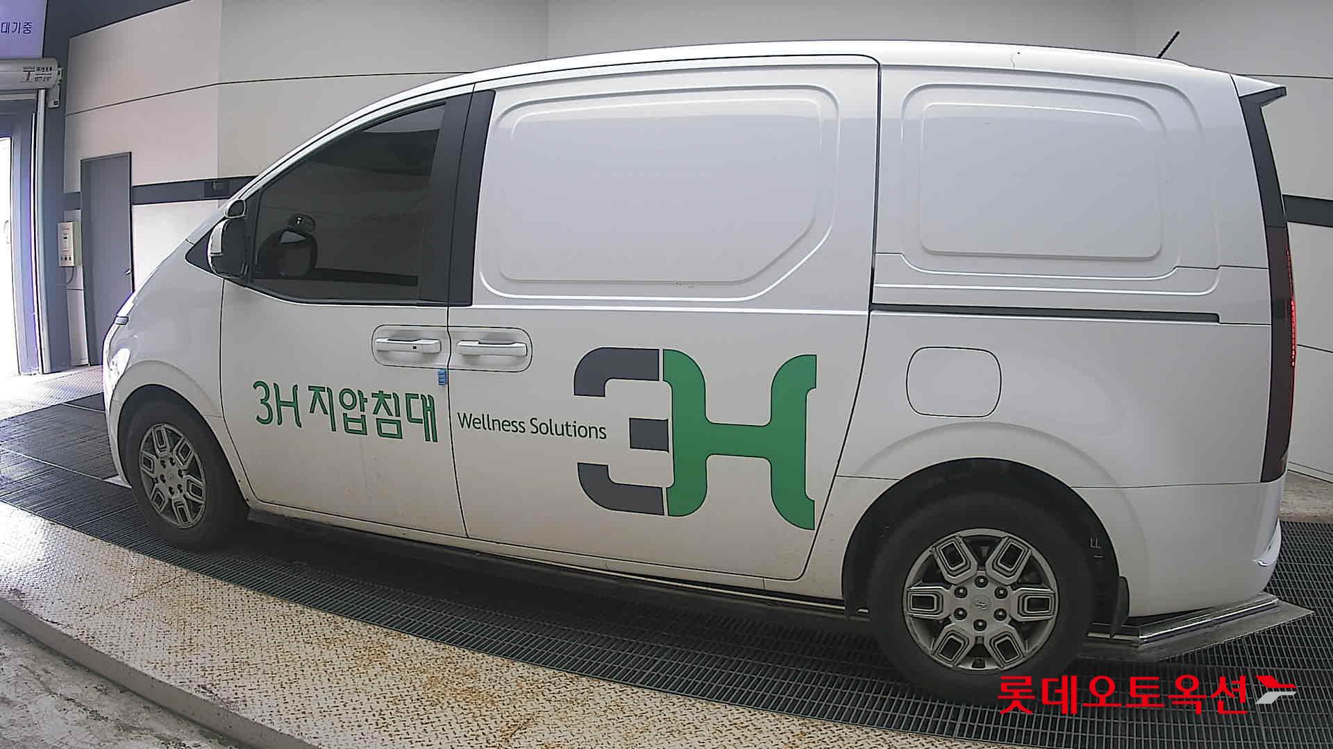 2022 - hyundai staria