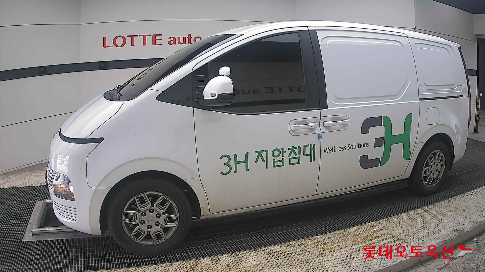 2022 - hyundai staria
