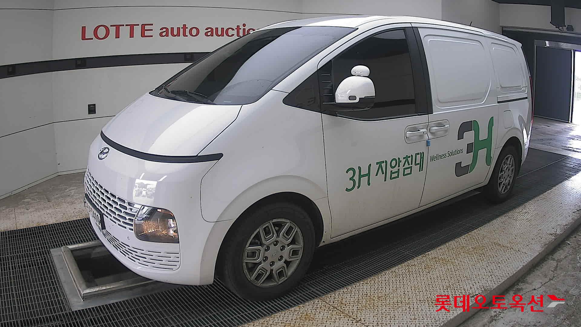 2022 - hyundai staria