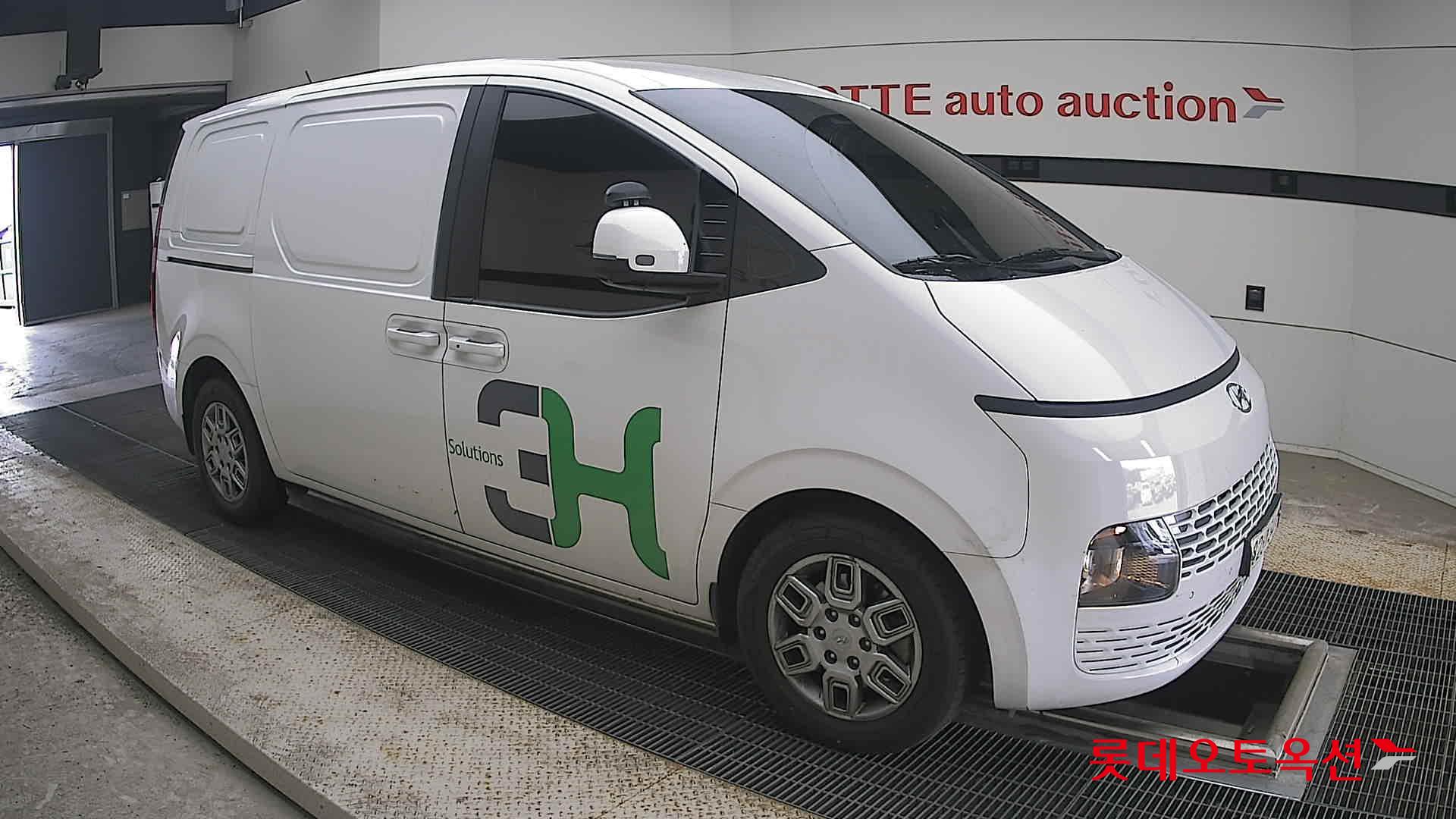 2022 - hyundai staria