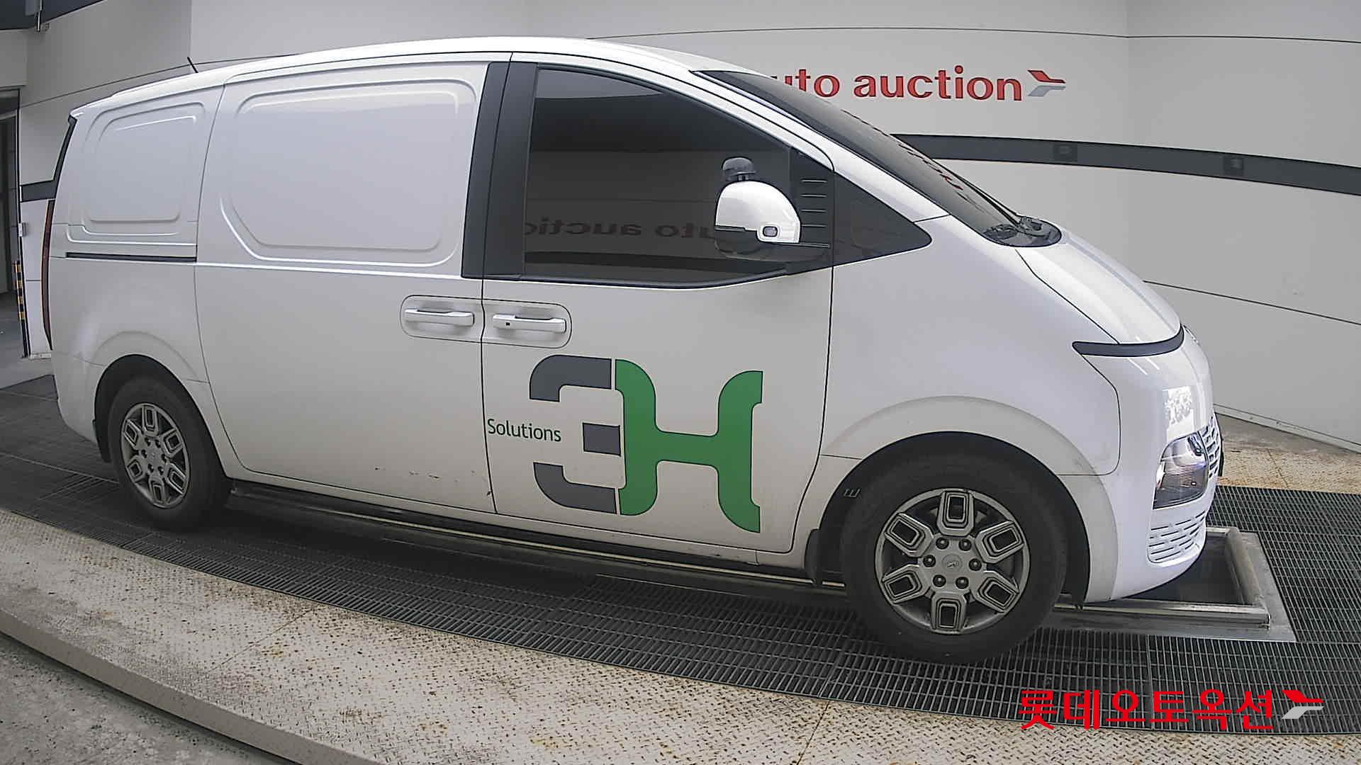 2022 - hyundai staria