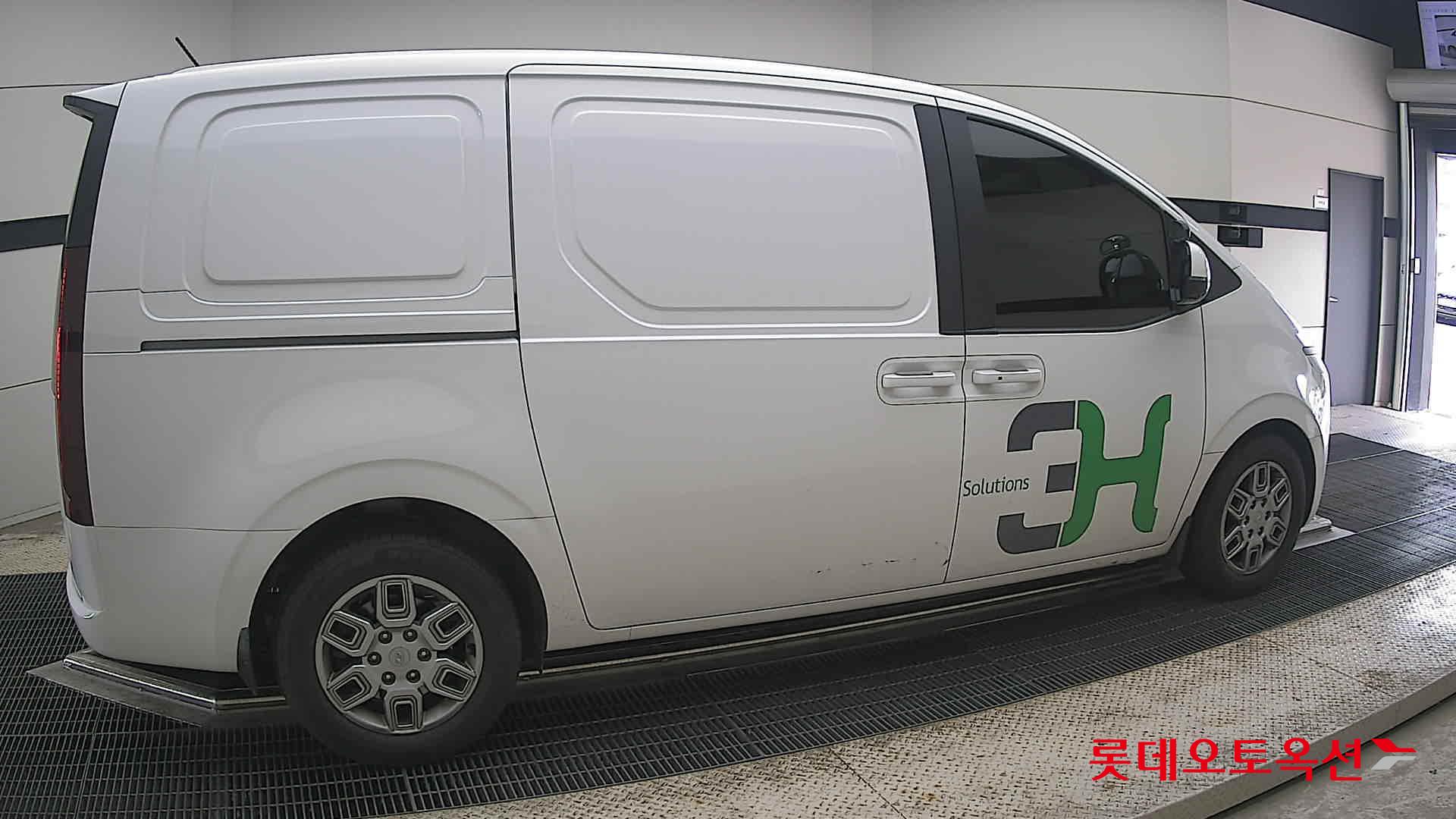 2022 - hyundai staria