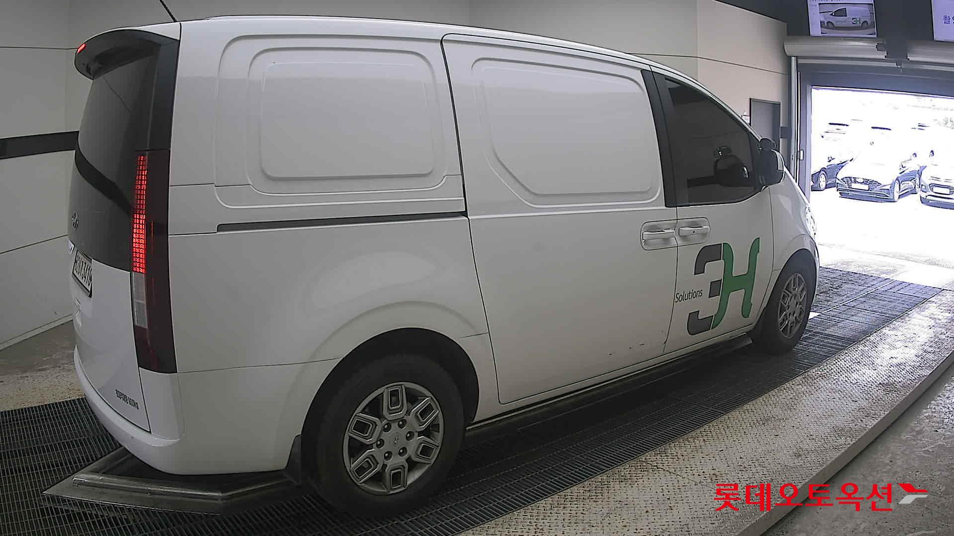 2022 - hyundai staria