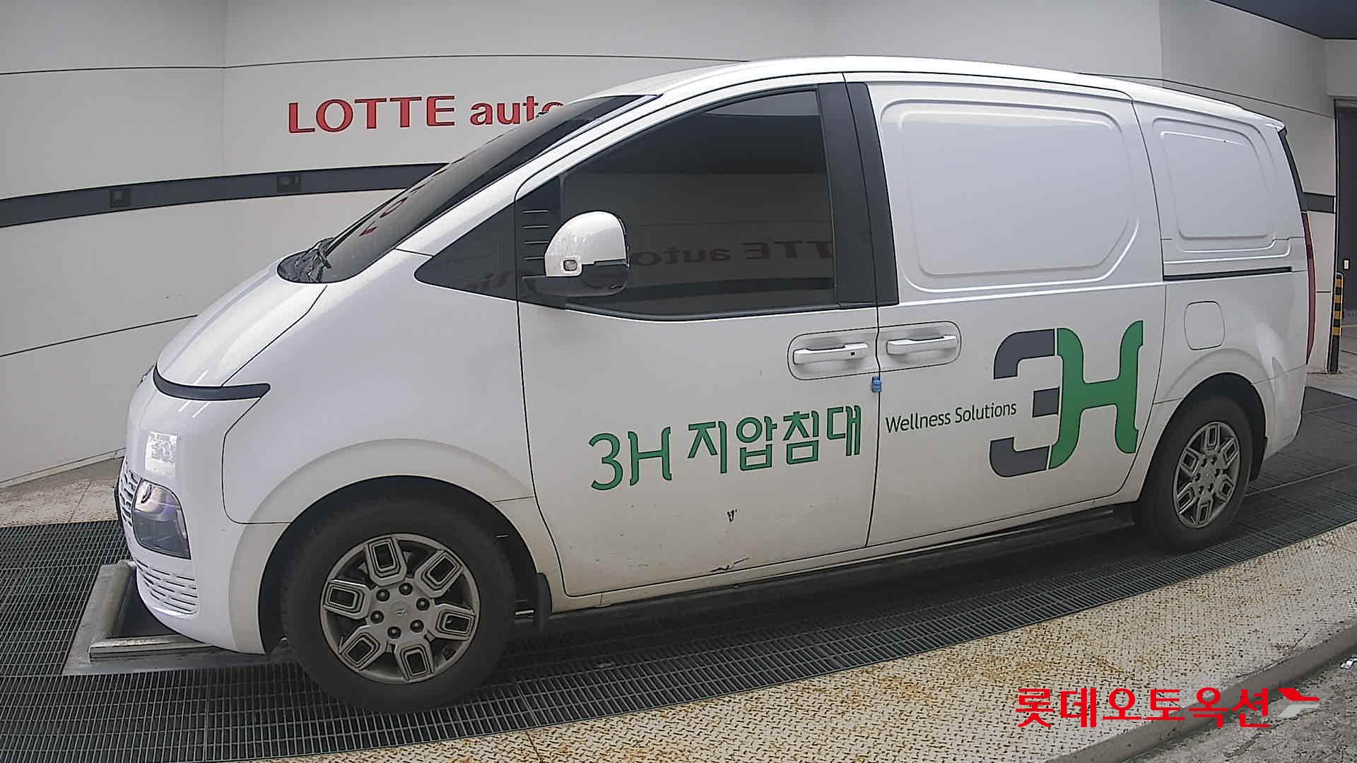 2022 - hyundai staria