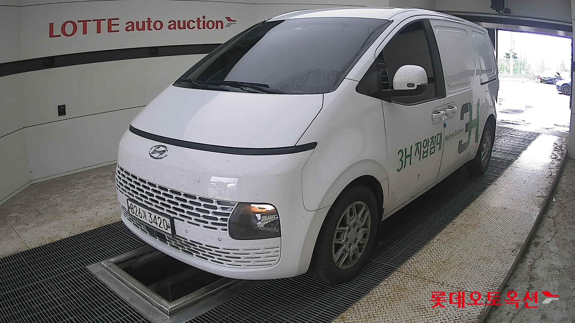 2022 - hyundai staria