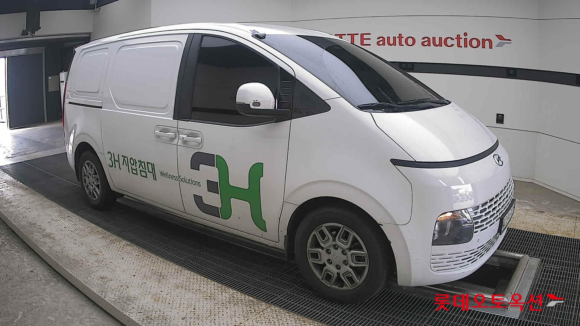 2022 - hyundai staria