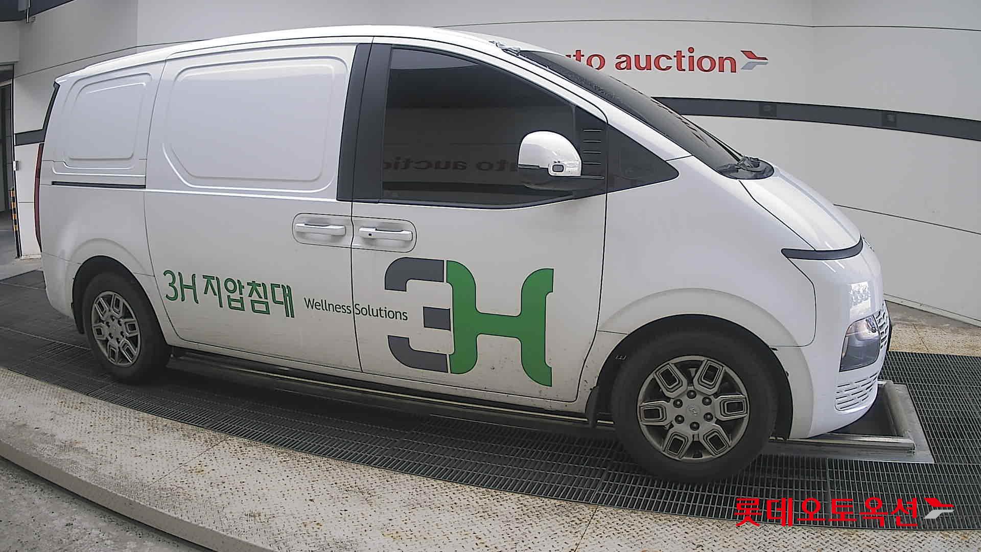 2022 - hyundai staria