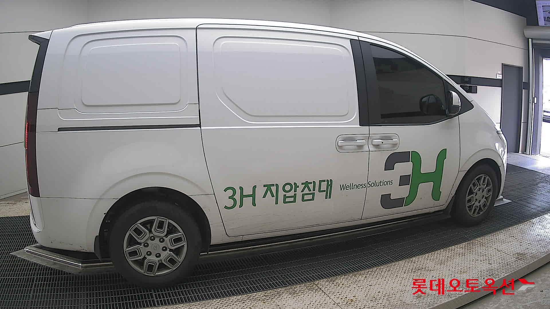 2022 - hyundai staria