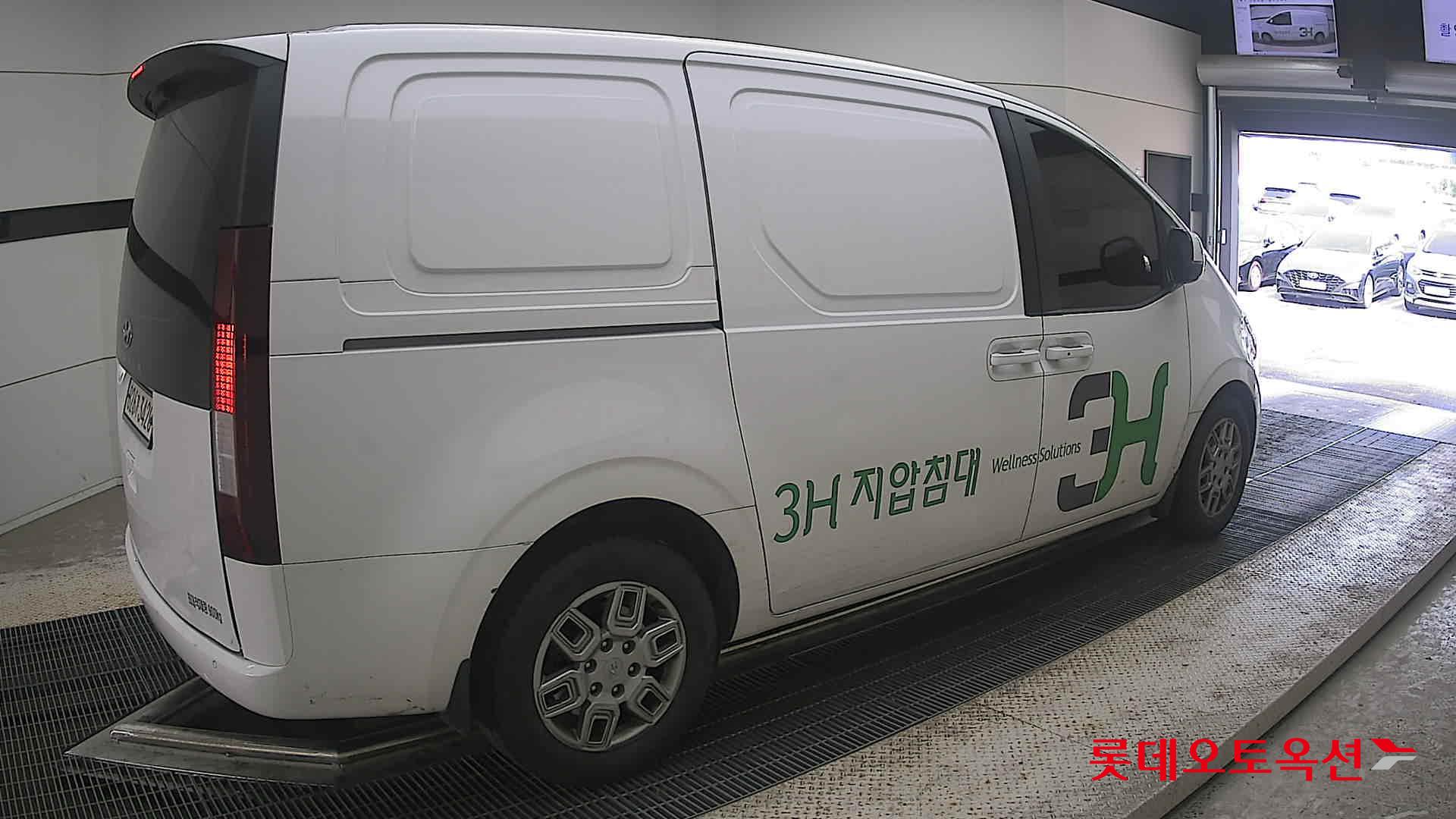 2022 - hyundai staria