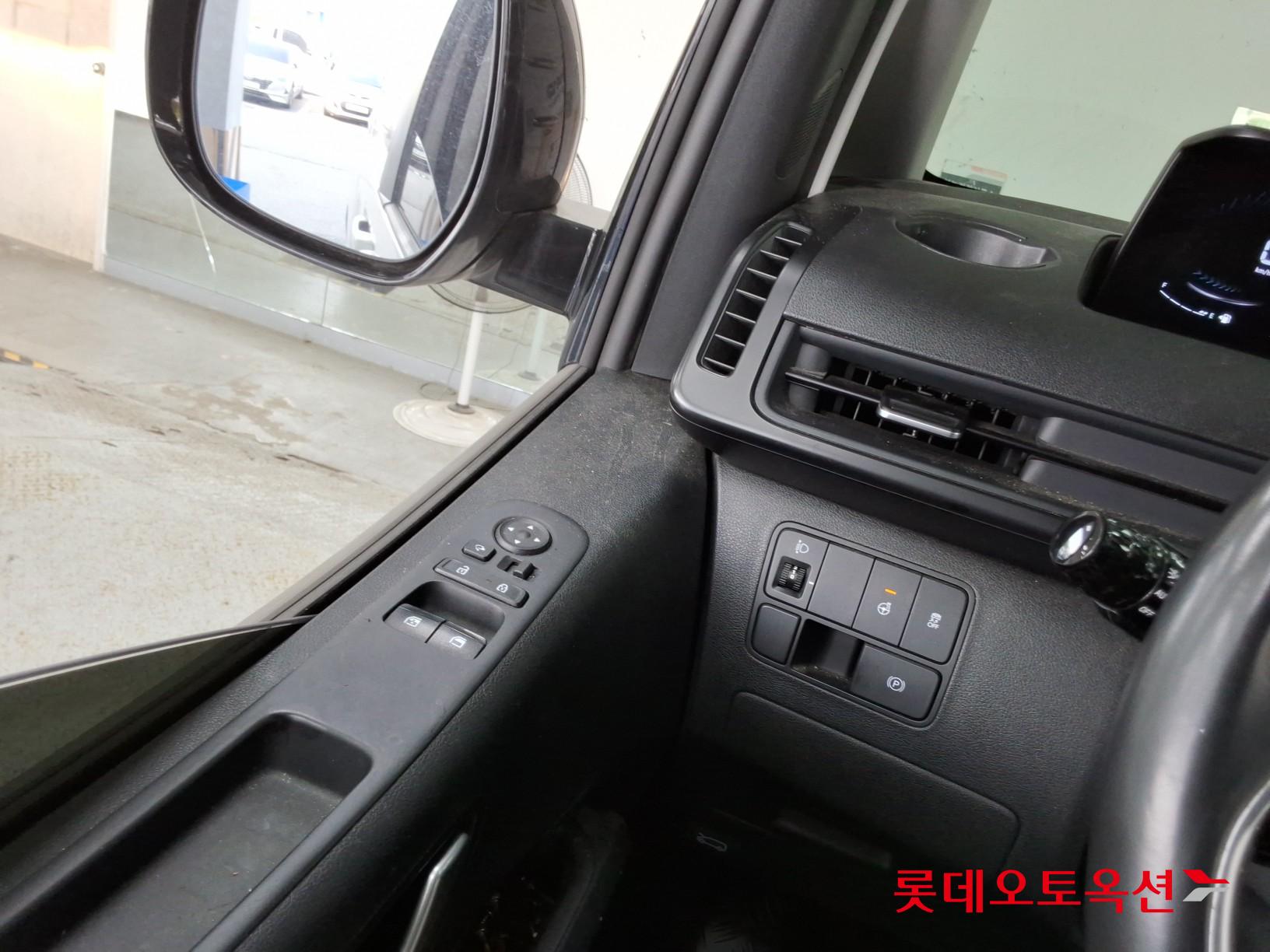 2022 - hyundai staria