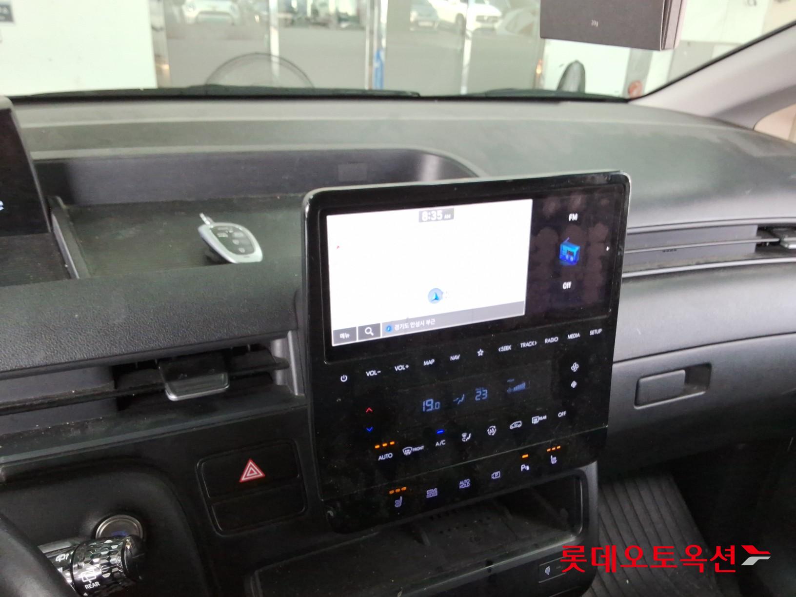2022 - hyundai staria