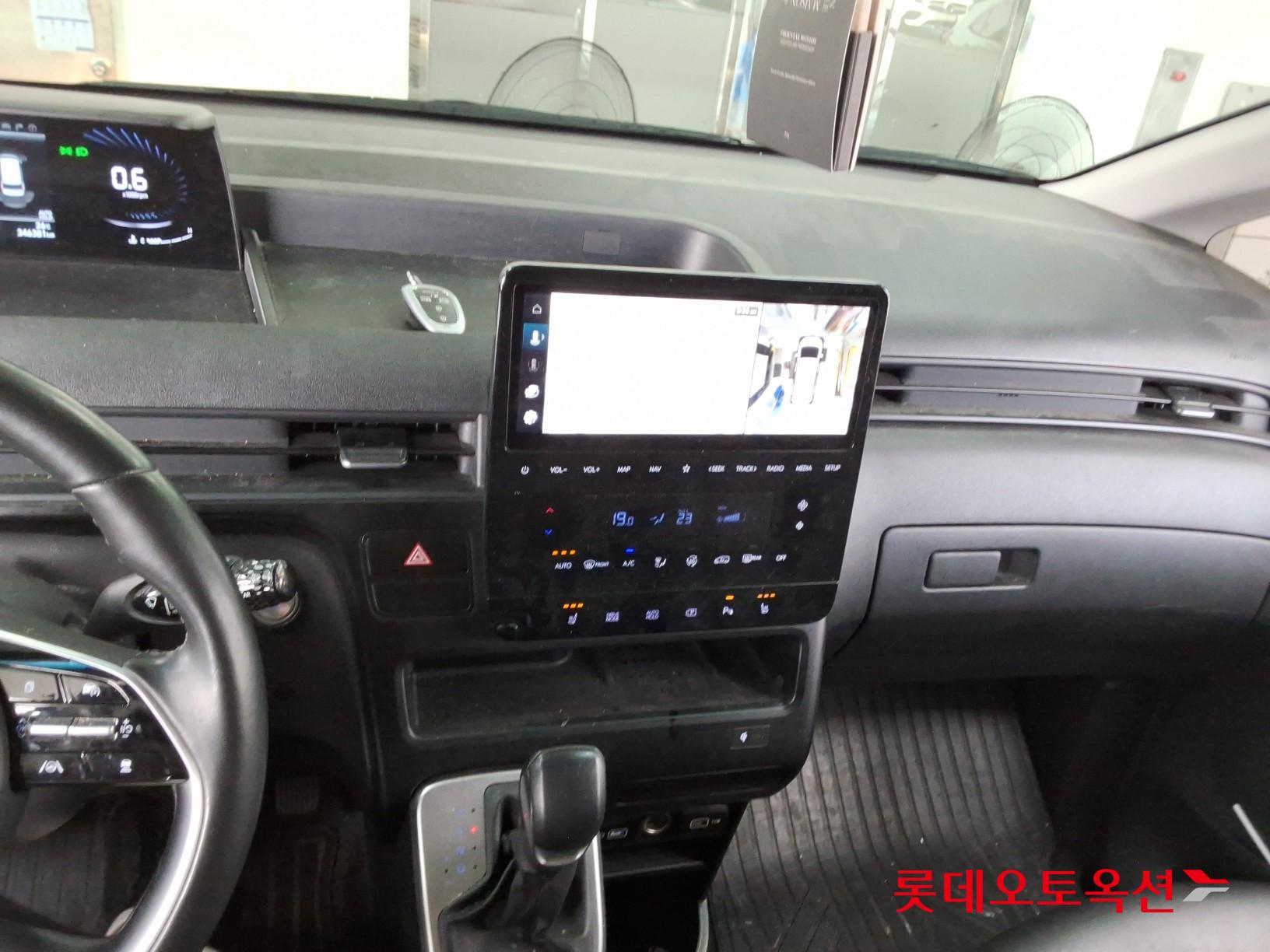 2022 - hyundai staria