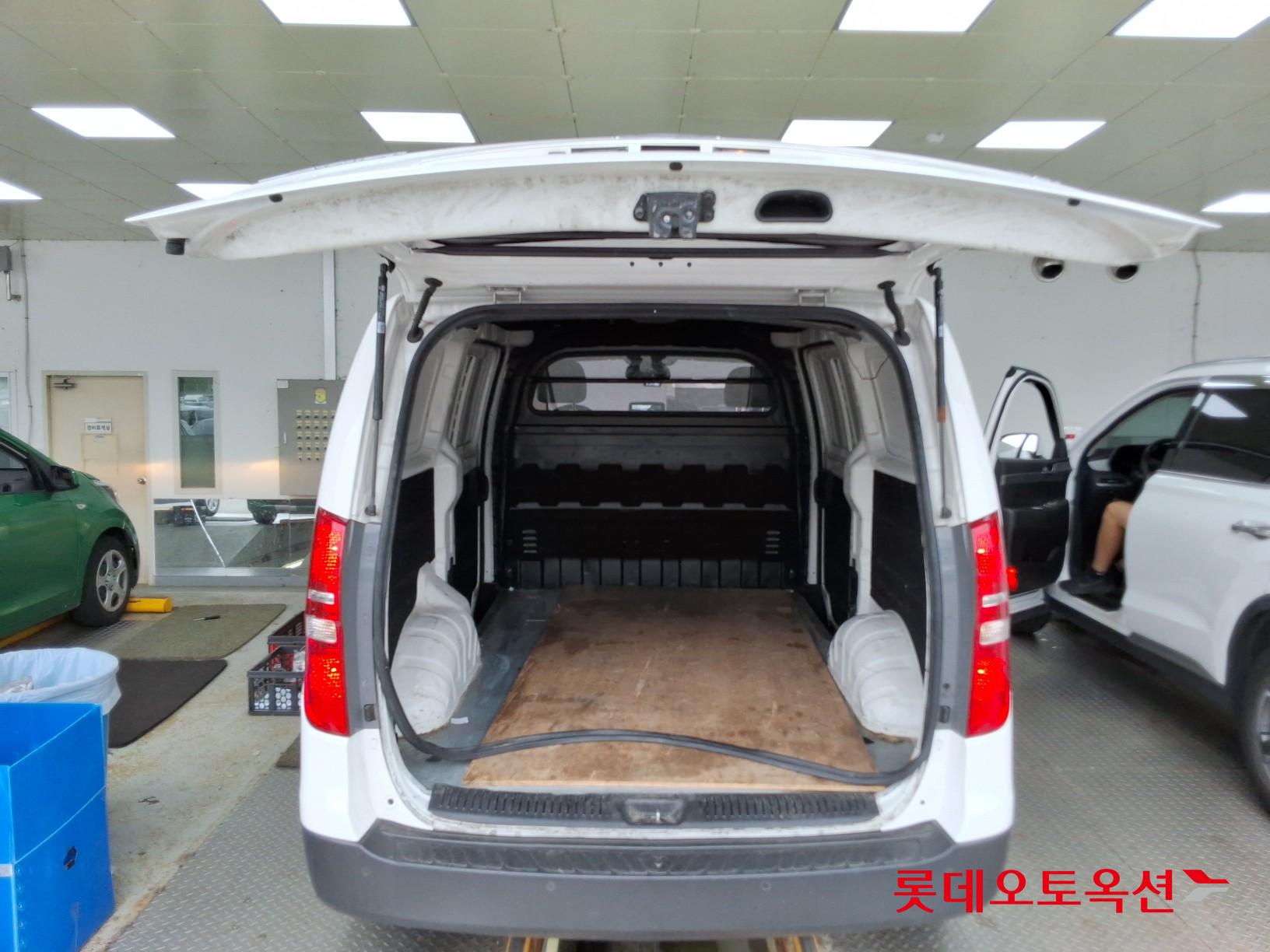 2019 - hyundai grand starex