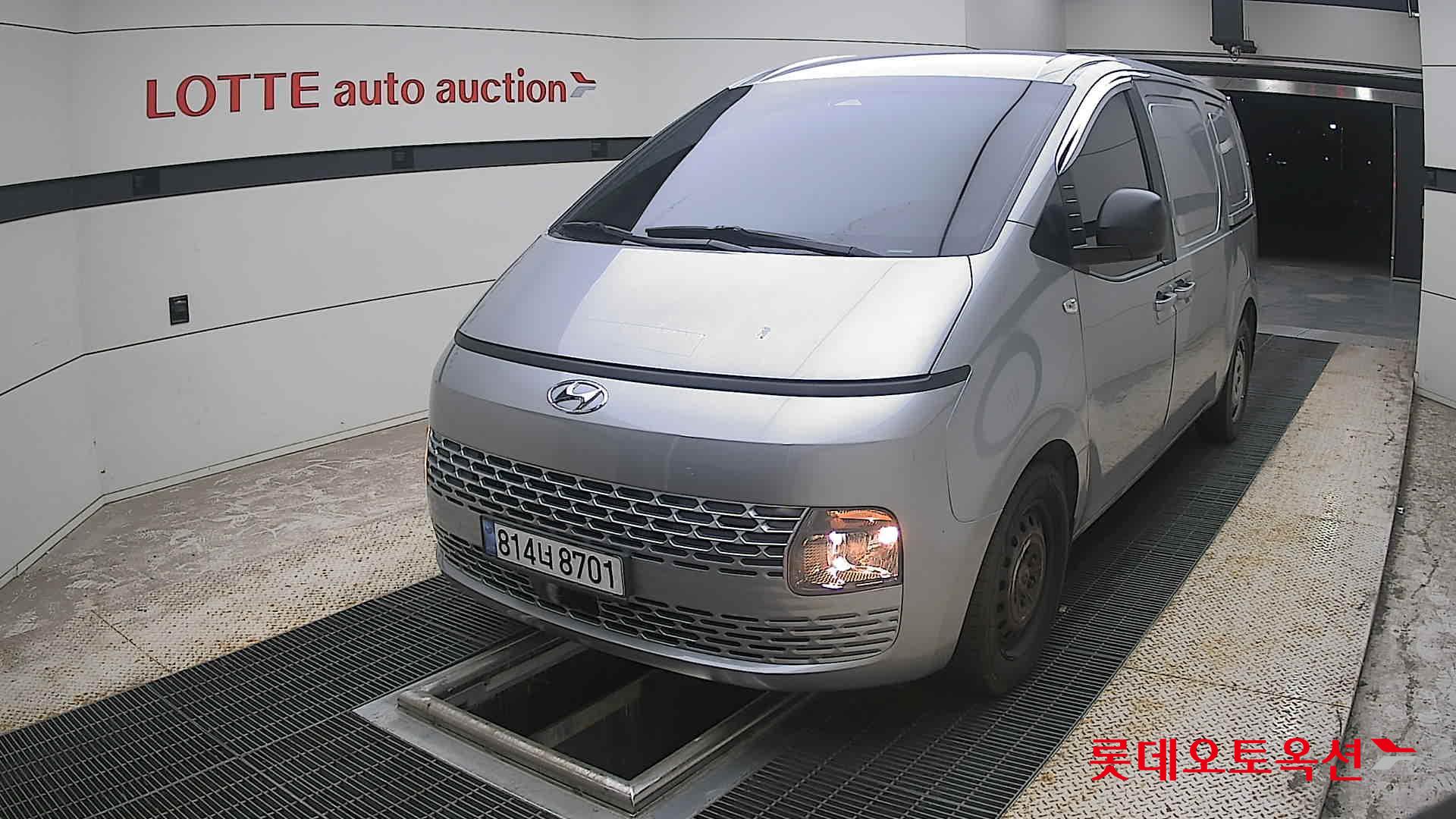 2023 - hyundai staria