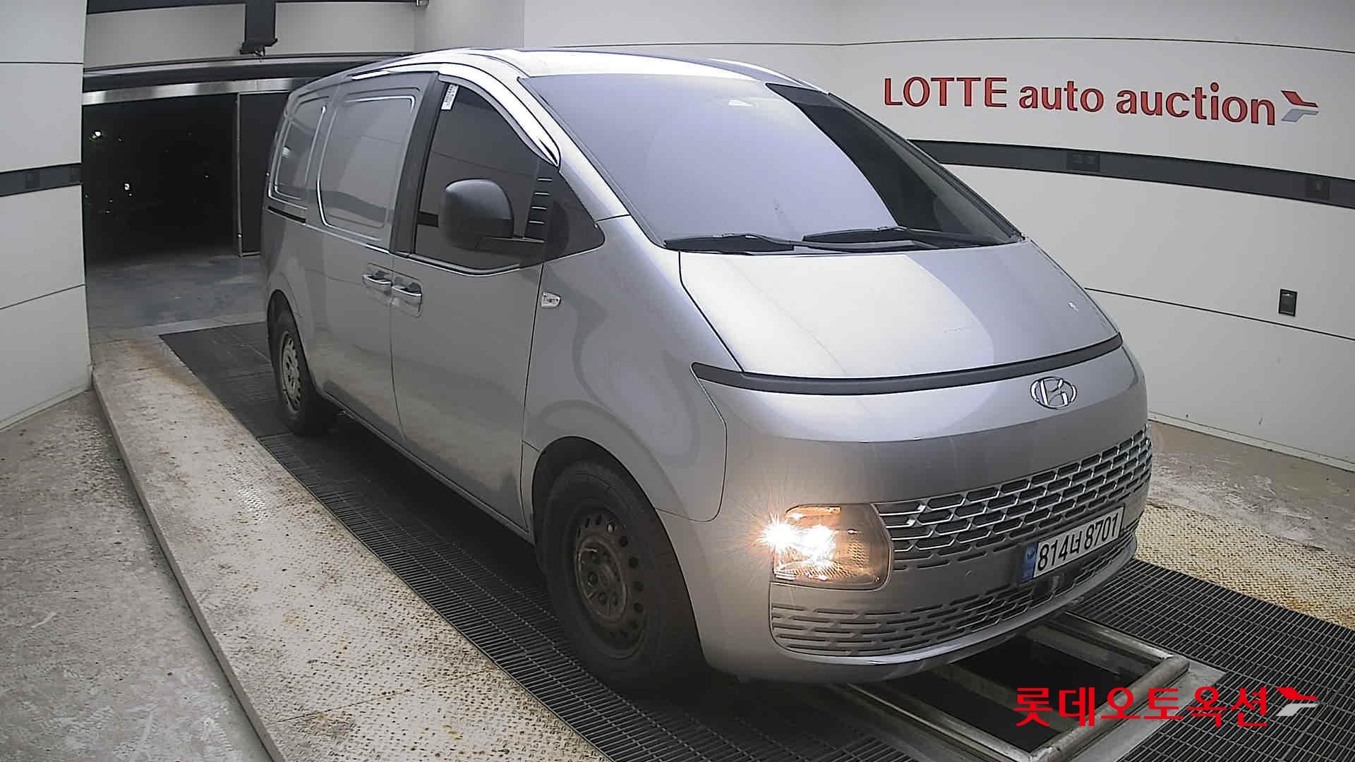 2023 - hyundai staria