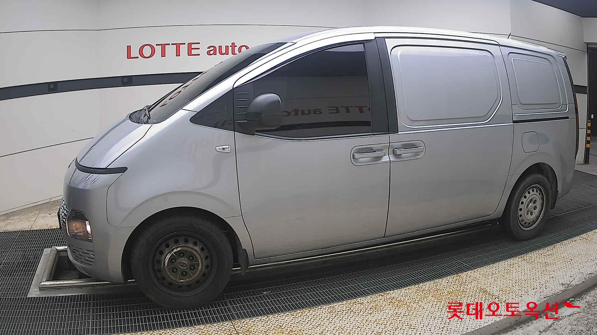 2023 - hyundai staria