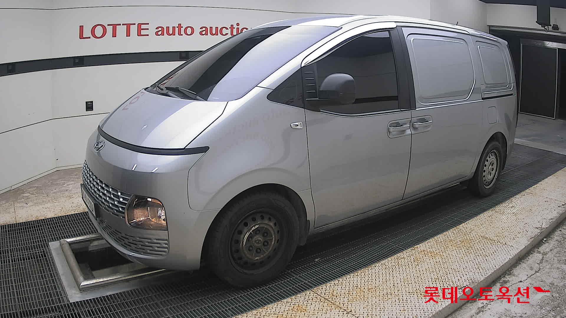 2023 - hyundai staria