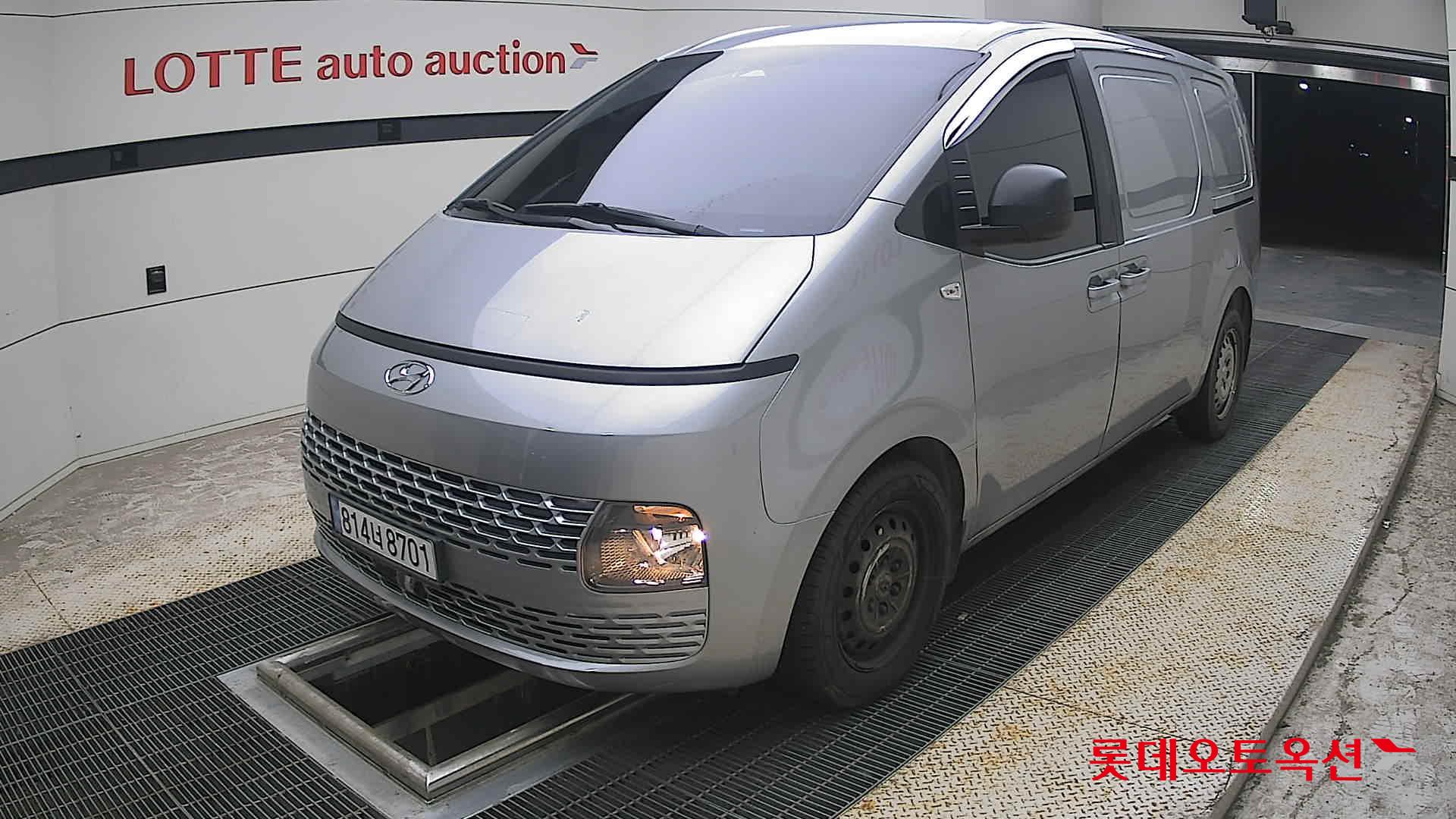 2023 - hyundai staria