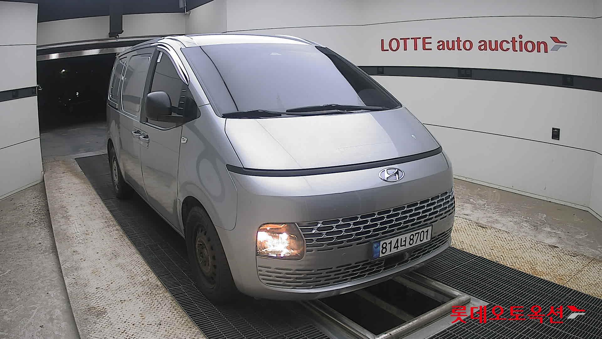 2023 - hyundai staria